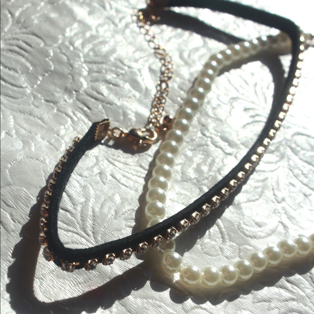 1 set of 2 chokers.